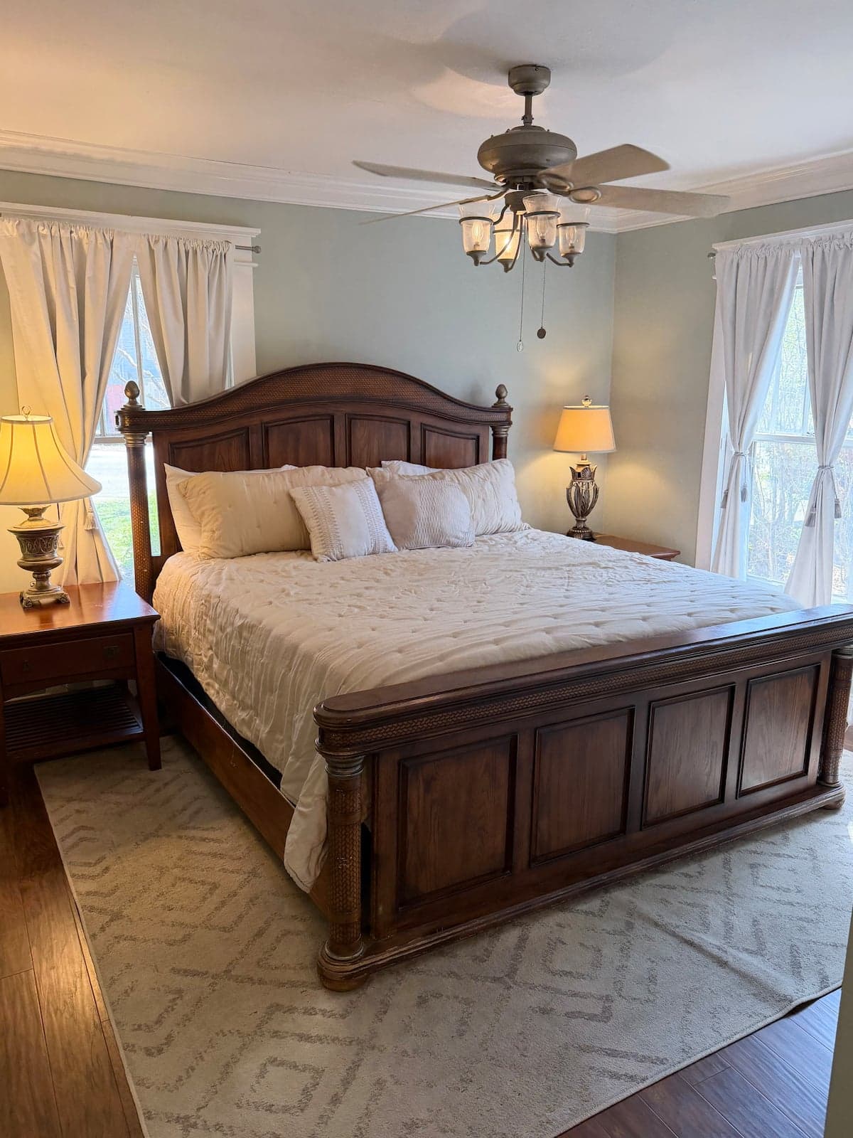 Updated ~ 3BR, 2BA Home ~ Sleeps 8 ~ Pet Friendly